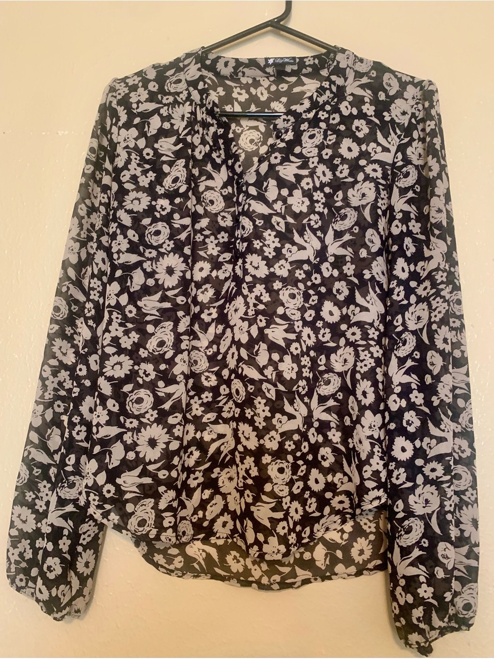Black Floral Long-Sleeve Blouse (S/M)